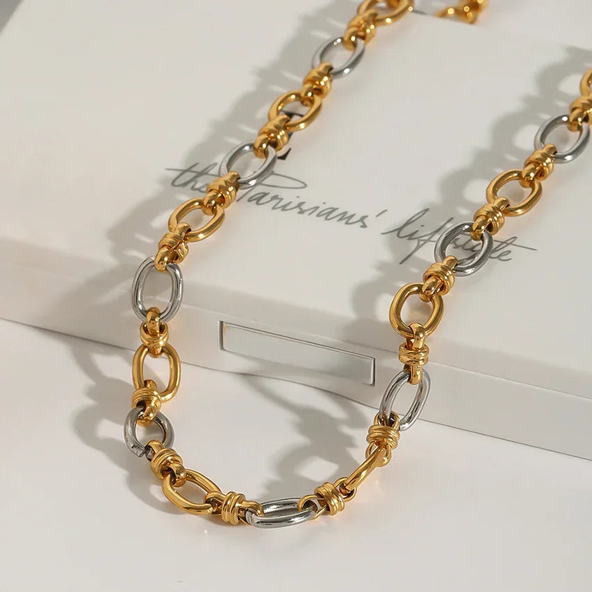 {
  "[Royal&Vicky]Addison Two Tone Gold Necklace": "[Royal&Vicky] アディソン ツートーン ゴールドネックレス"
}