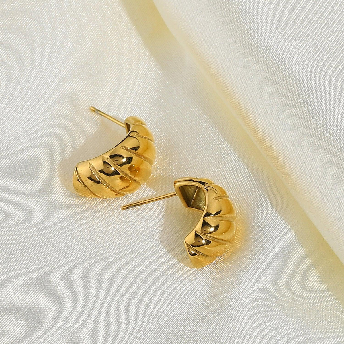 {
  "[Royal&Vicky]Kelsey Gold Earrings": "[ロイヤル＆ヴィッキー]ケルシー ゴールドピアス"
}