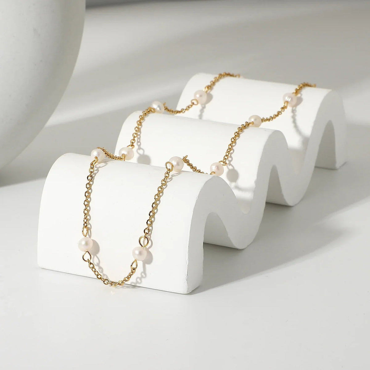 {
  "Royal&Vicky": "Royal&Vicky",
  "Nora Gold Pearl Necklace": "ノラ ゴールドパールネックレス"
}