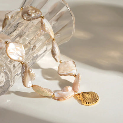 {
  "[Royal&Vicky]Aquamarine Seashell Necklace": "[Royal&Vicky] アクアマリン・シーシェルネックレス"
}