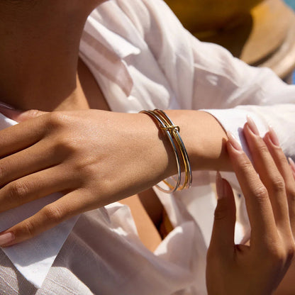 {
  "[Royal&Vicky]Romina Two Tone Stacked Bracelet": "[Royal&Vicky] ロミナ ツートーン スタックブレスレット"
}