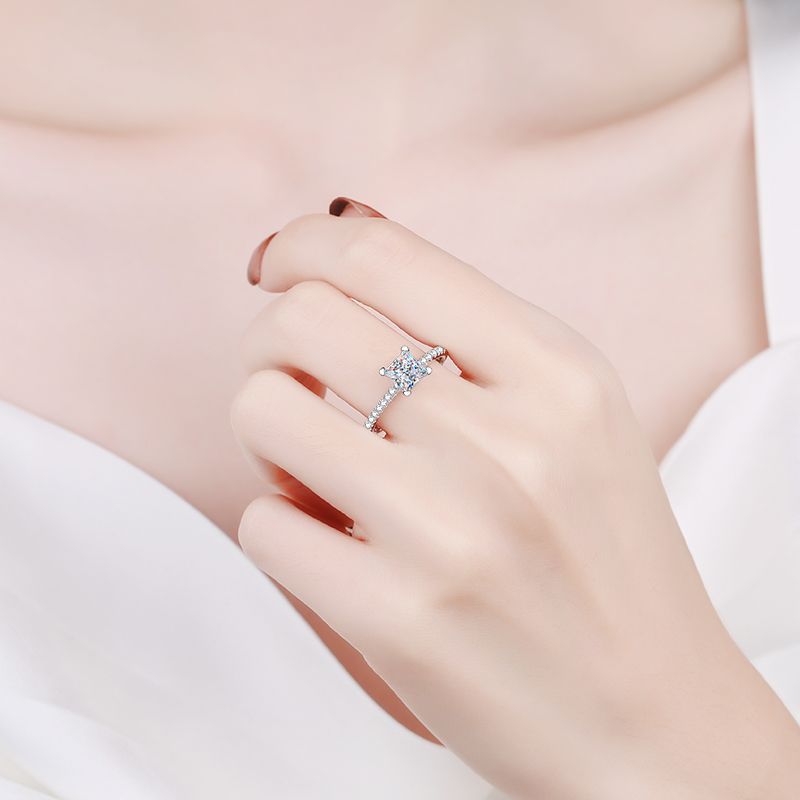 [Leaves]エレガントなプリンセスカット モアッサナイト婚約指輪