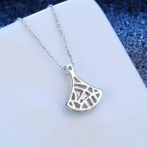 [Royal&Vicky]ELEGANT FAN-SHAPED MOISSANITE PENDANT NECKLACE