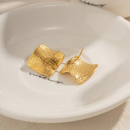 [Royal&Vicky]Celestina Ohrringe aus geknittertem Goldblech