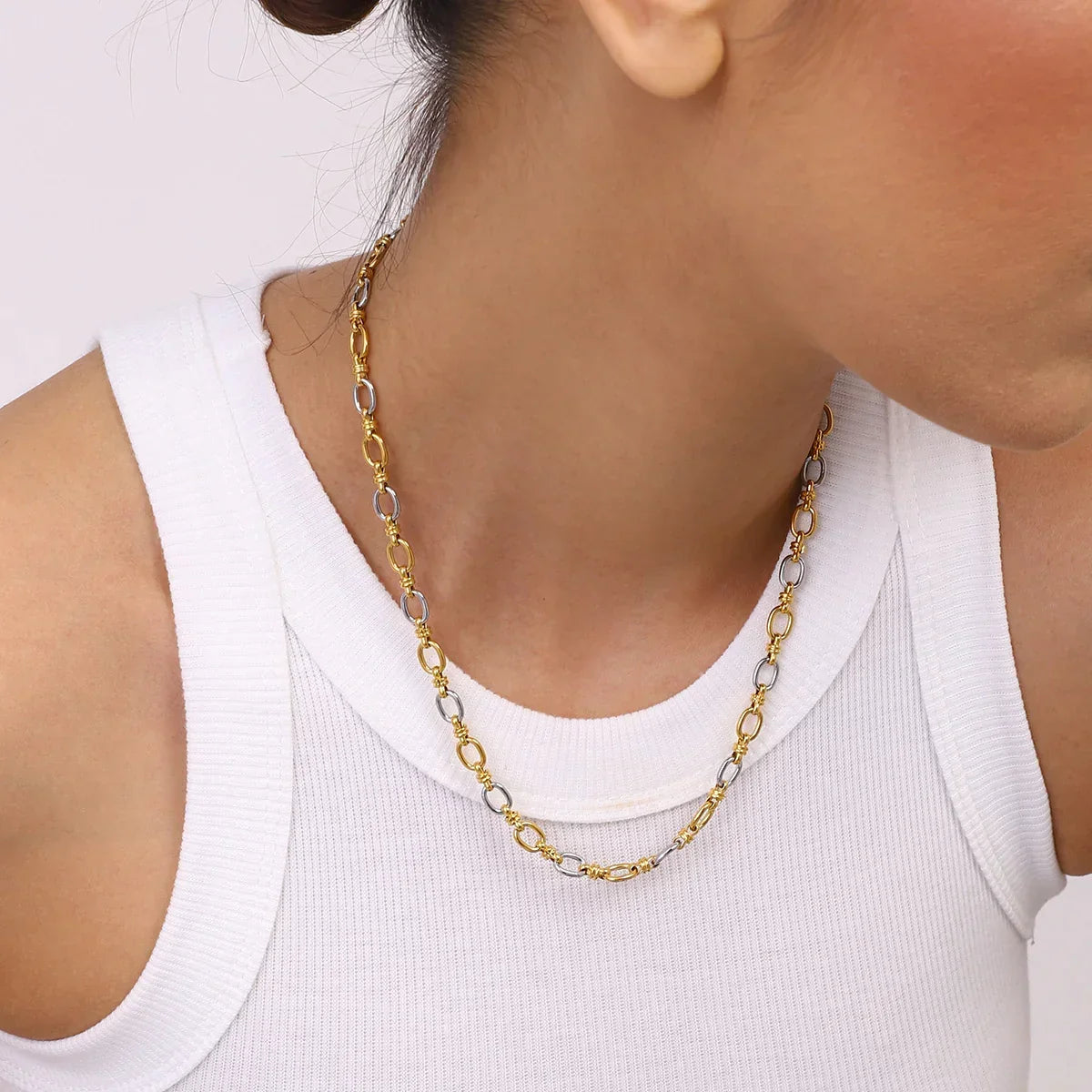 {
  "[Royal&Vicky]Addison Two Tone Gold Necklace": "[Royal&Vicky] アディソン ツートーン ゴールドネックレス"
}