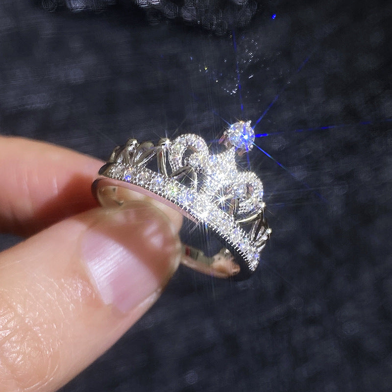 [Leaves]DREAMY CROWN モアッサナイトリング – 1.2カラット エレガントプリンセススタイル