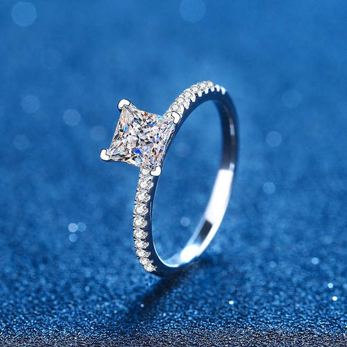 [Leaves]エレガントなプリンセスカット モアッサナイト婚約指輪