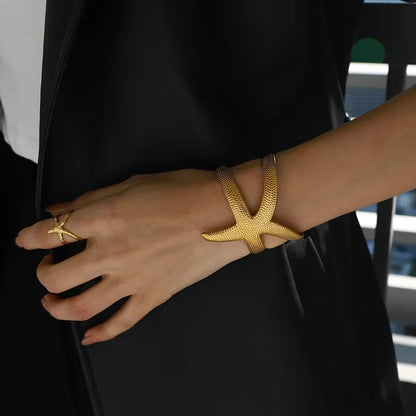 {"[Royal&Vicky]Annika Gold Starfish Cuff"}