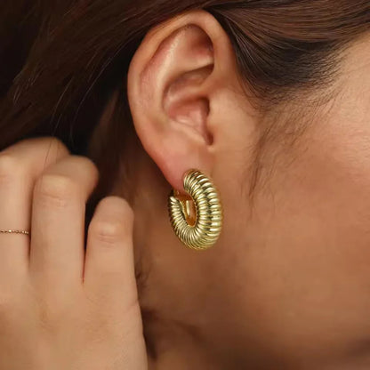 {
  "[Royal&Vicky]Aubrey Textured Gold Hoops": "[Royal&Vicky] オーブリー テクスチャード ゴールドフープ"
}