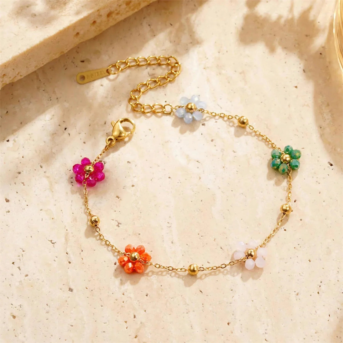 {
  "Royal&Vicky": "アザレアフローラルゴールドブレスレット"
}