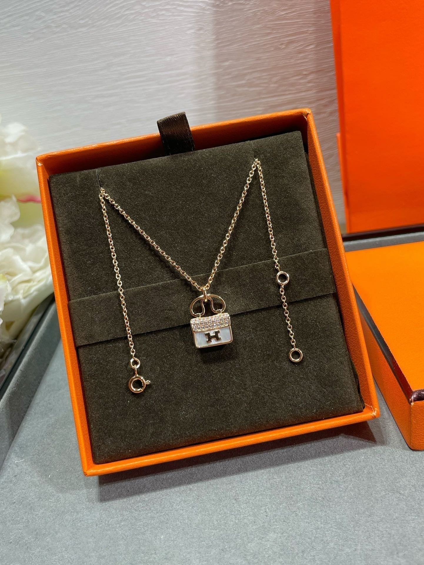 [ROYAL]H CIRCE MOISSANITE PENDANT NECKLACE GOLD