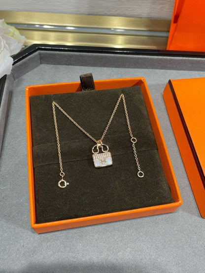 [ROYAL]H CIRCE MOISSANITE PENDANT NECKLACE GOLD