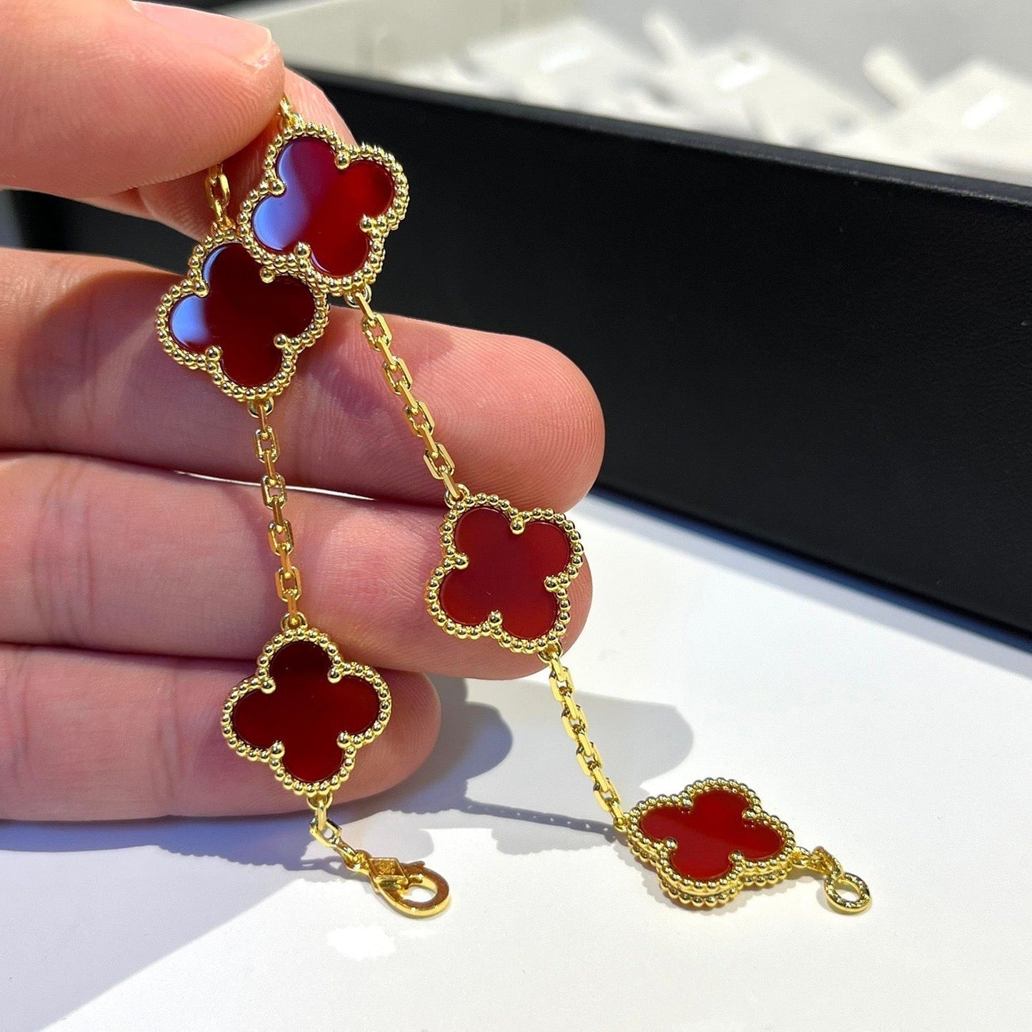 [ROYAL]CLOVER 5 MOTIF RED AGATE  BRACELET