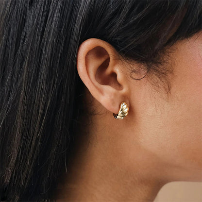 [Royal&Vicky]クロワッサンハギーピアス