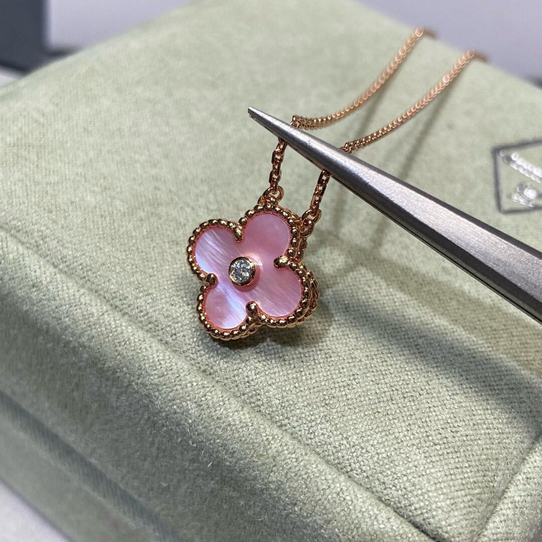[Royal&Vicky]CLOVER 15MM DIAMOND PINK MOP NECKLACE
