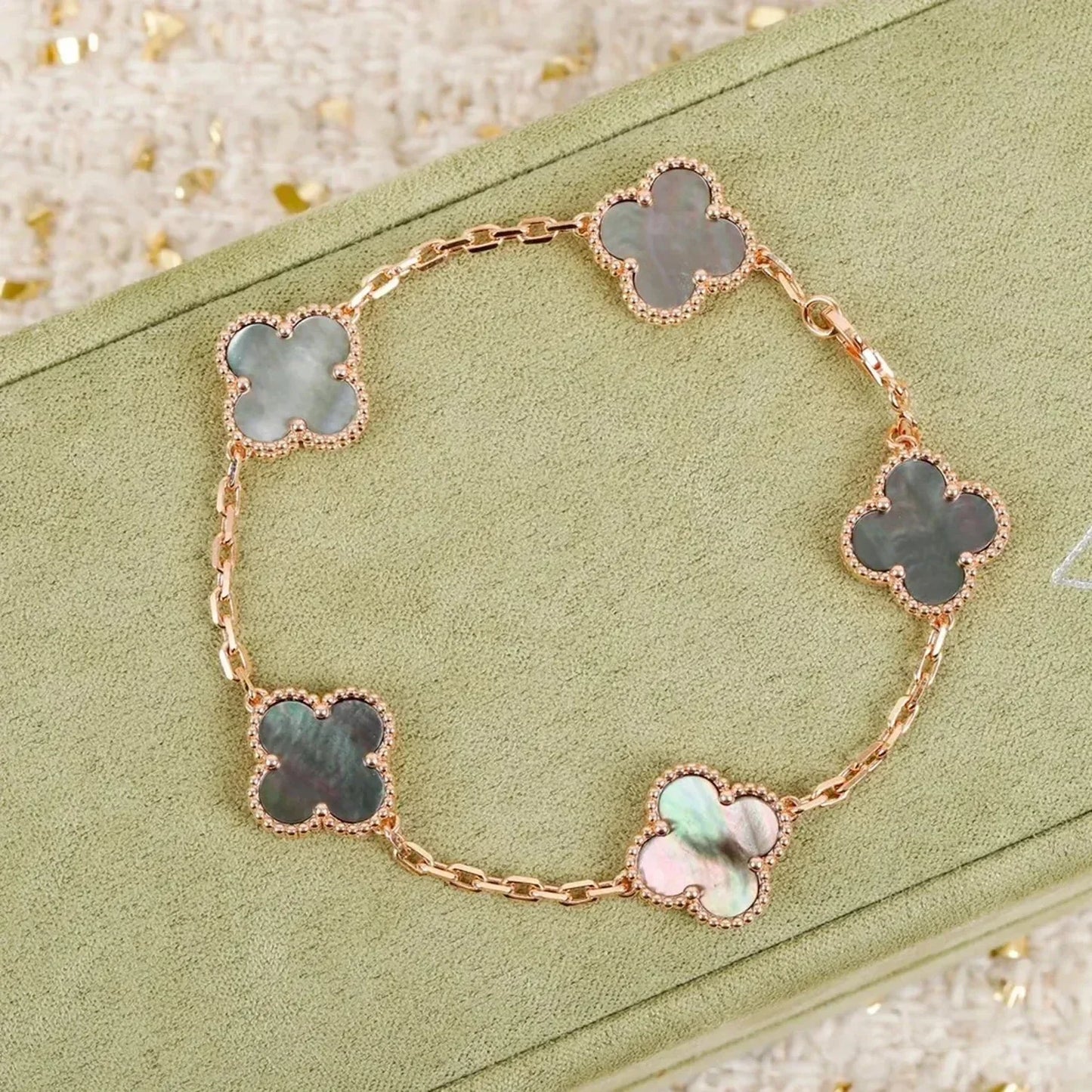 [ROYAL]CLOVER 5 MOTIF GRAY MOP  BRACELET