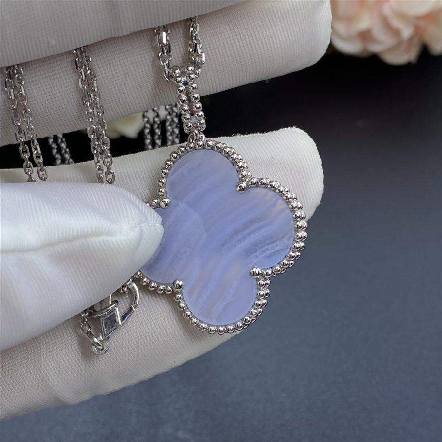 [ROYAL]CLOVER SILVER CHALCEDONY BIG CLOVER NECKLACE