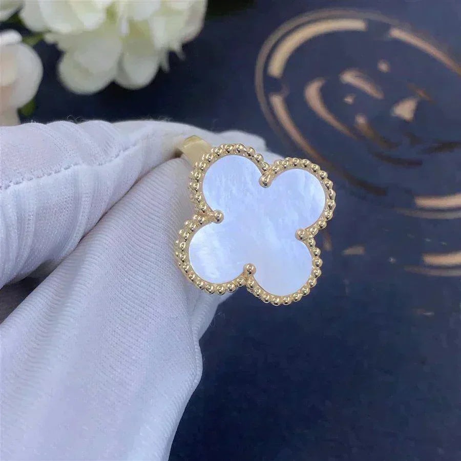 [ROYAL]CLOVER WHITE MOP RING