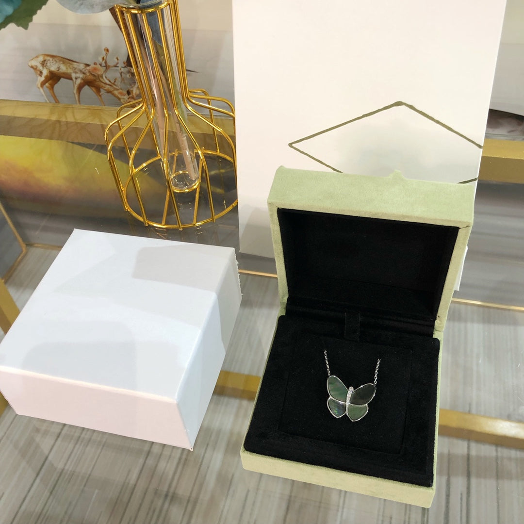 [ROYAL]LARGE BUTTERFLY SILVER PENDANT DIAMOND NECKLACE