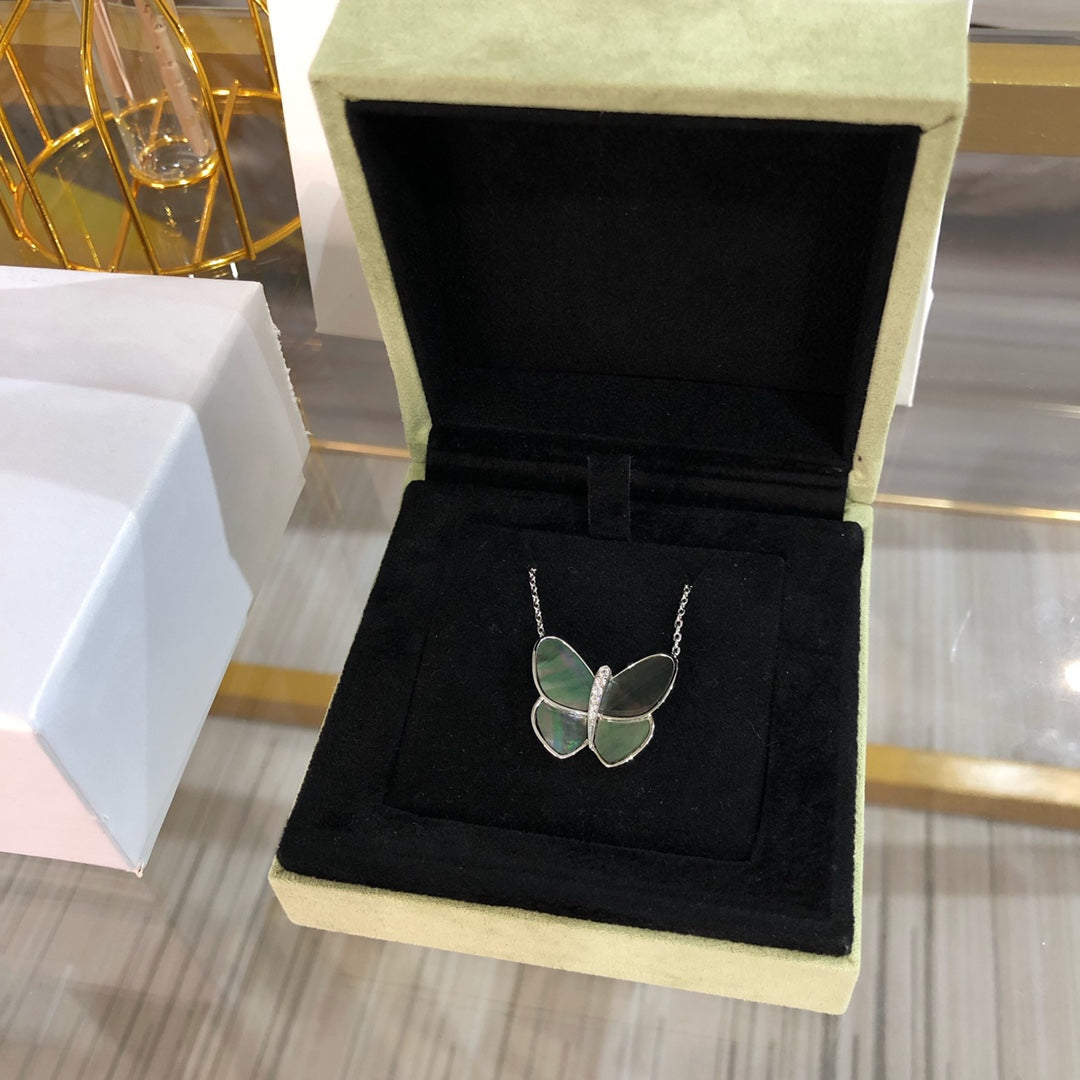 [Royal]LARGE BUTTERFLY SILVER PENDANT DIAMOND NECKLACE