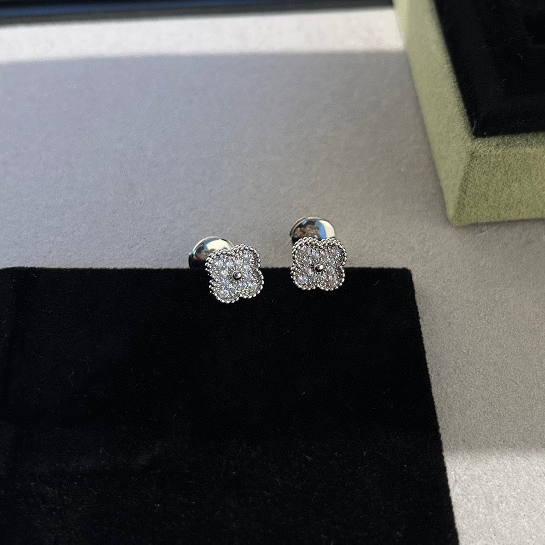 [ROYAL]CLOVER MINI DIAMOND STUD EARRINGS